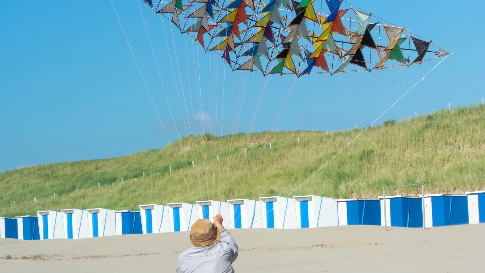 Large kite train above beach flyer